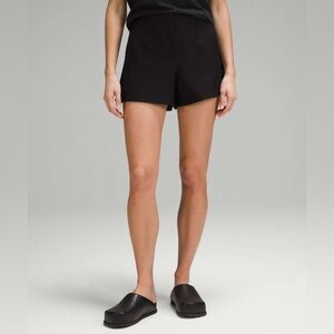 Lululemon Utilitech Relaxed-Fit High-Rise Short 3.5” inseam in Black, Size 12